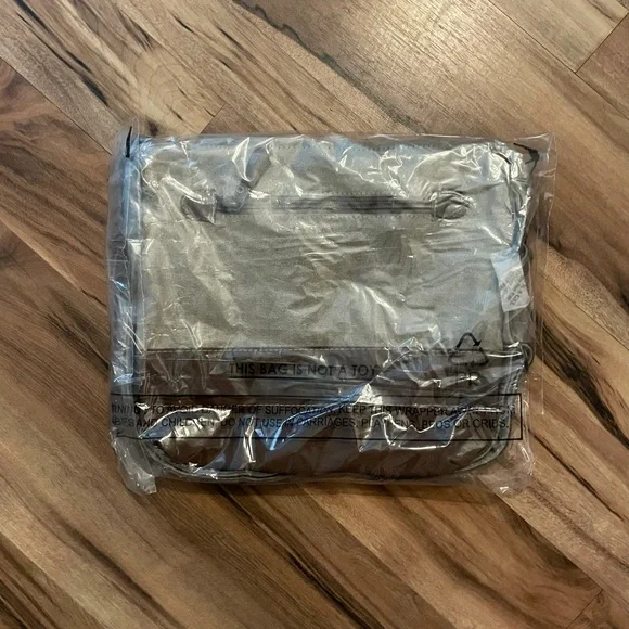 Myra Bag- Leather Star Crossbody - Picture 9 of 12